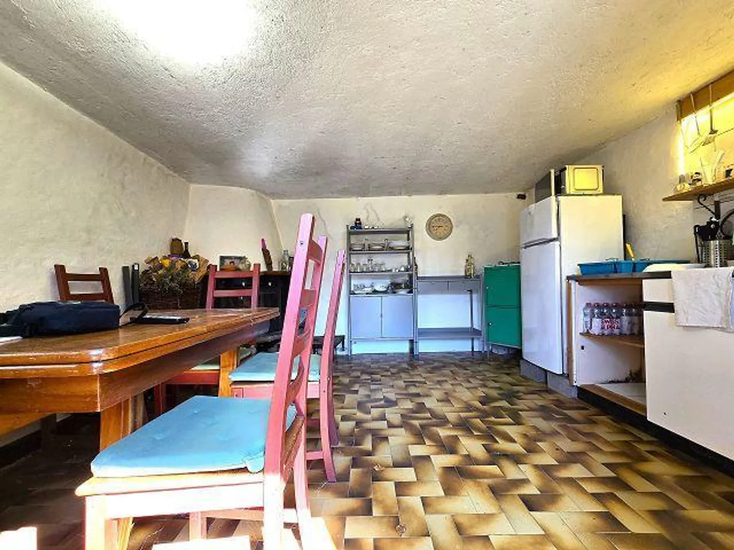 rustico di 3 loc. piccolo terreno molto soleggiata, tranquilla, con bella vista - Foto 2 di 32