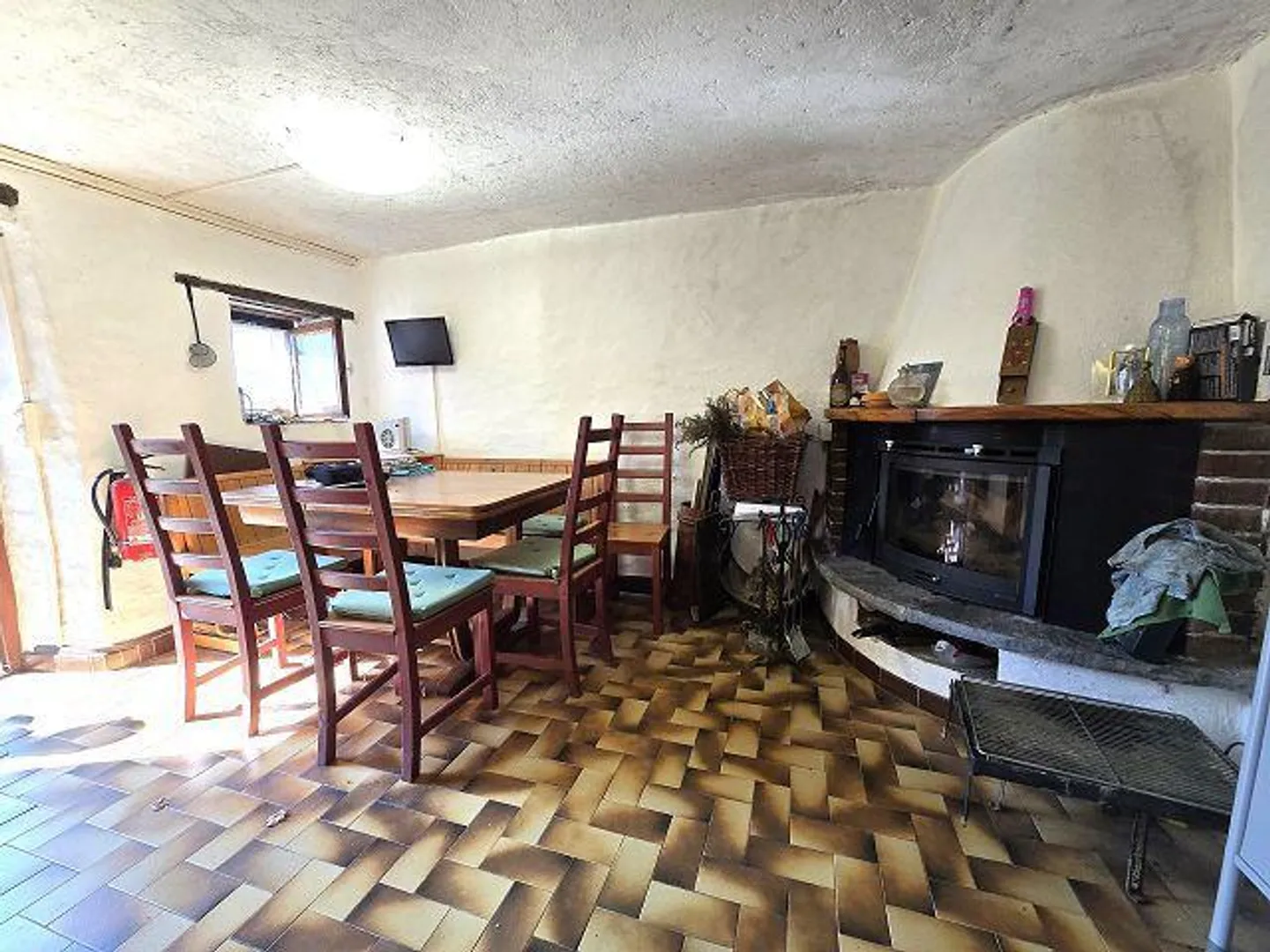 rustico di 3 loc. piccolo terreno molto soleggiata, tranquilla, con bella vista - Foto 3 di 32