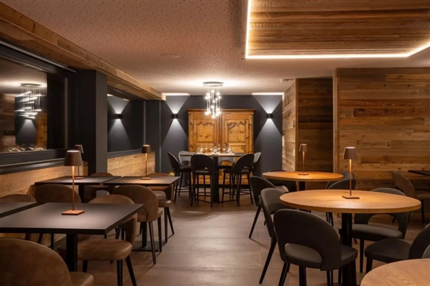 In the Heart of the Resort, Warm and Cozy Atmosphere - Photo 10 of 11