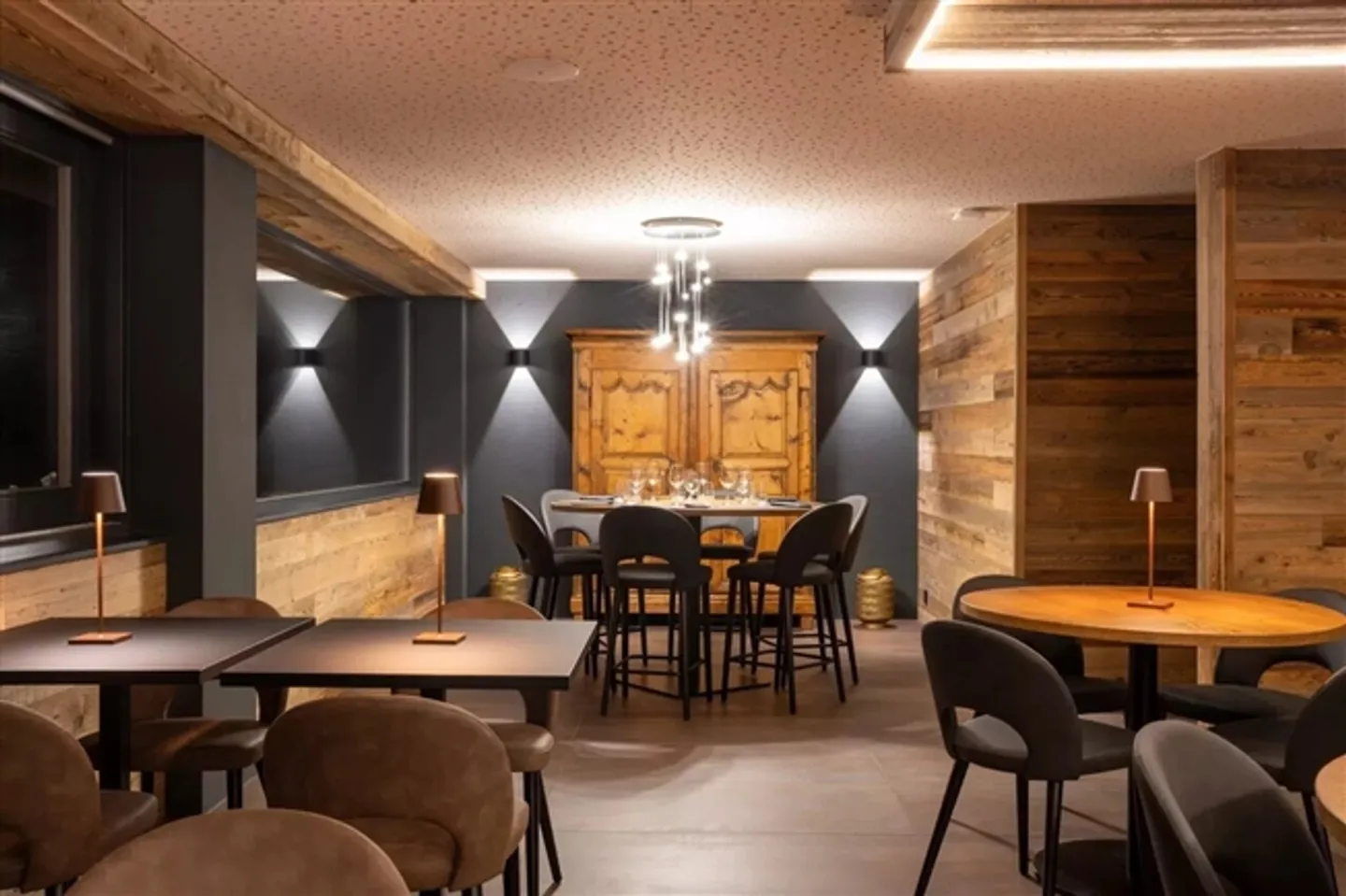 In the Heart of the Resort, Warm and Cozy Atmosphere - Photo 9 of 11