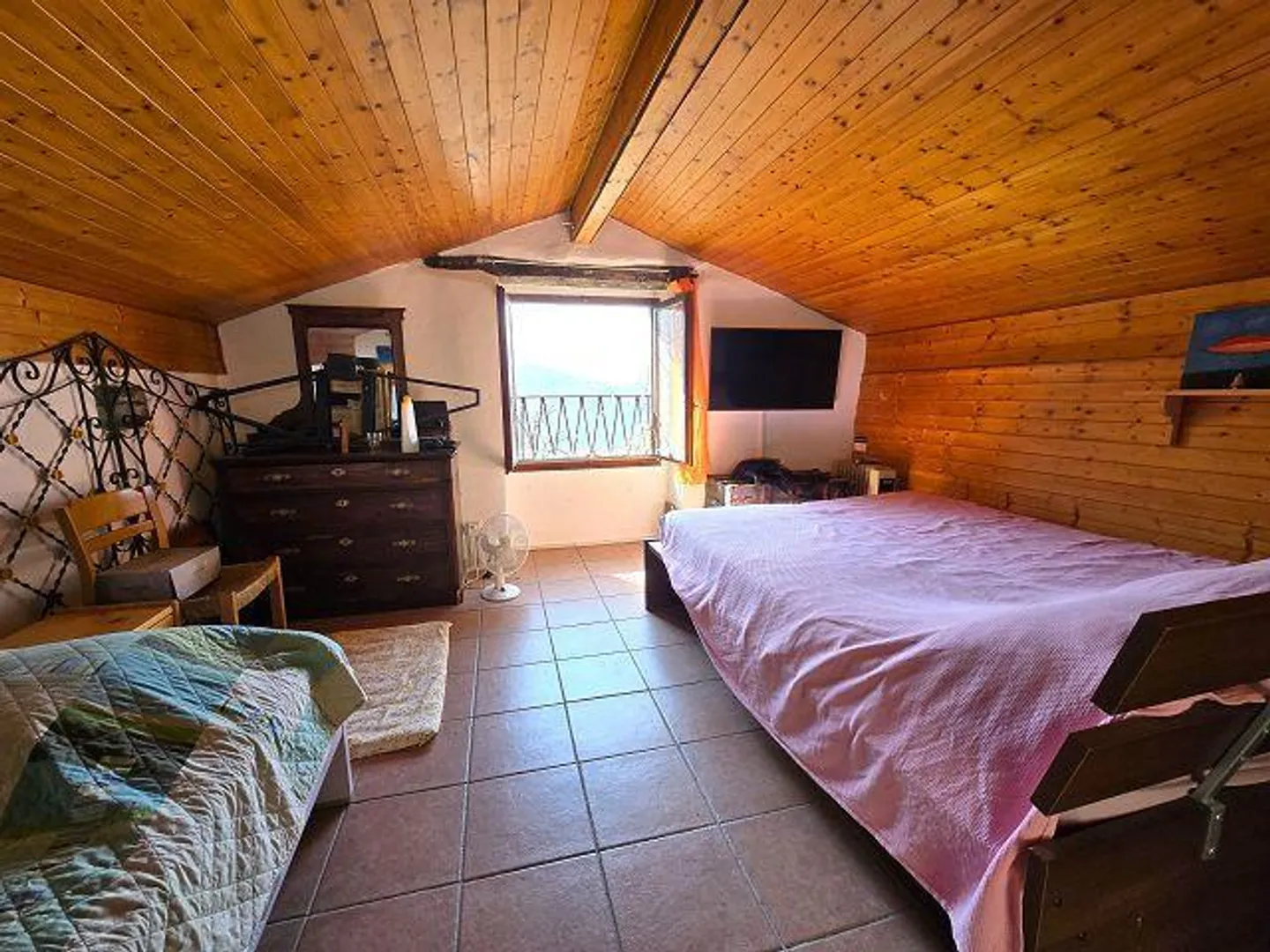 rustico di 3 loc. piccolo terreno molto soleggiata, tranquilla, con bella vista - Foto 11 di 32