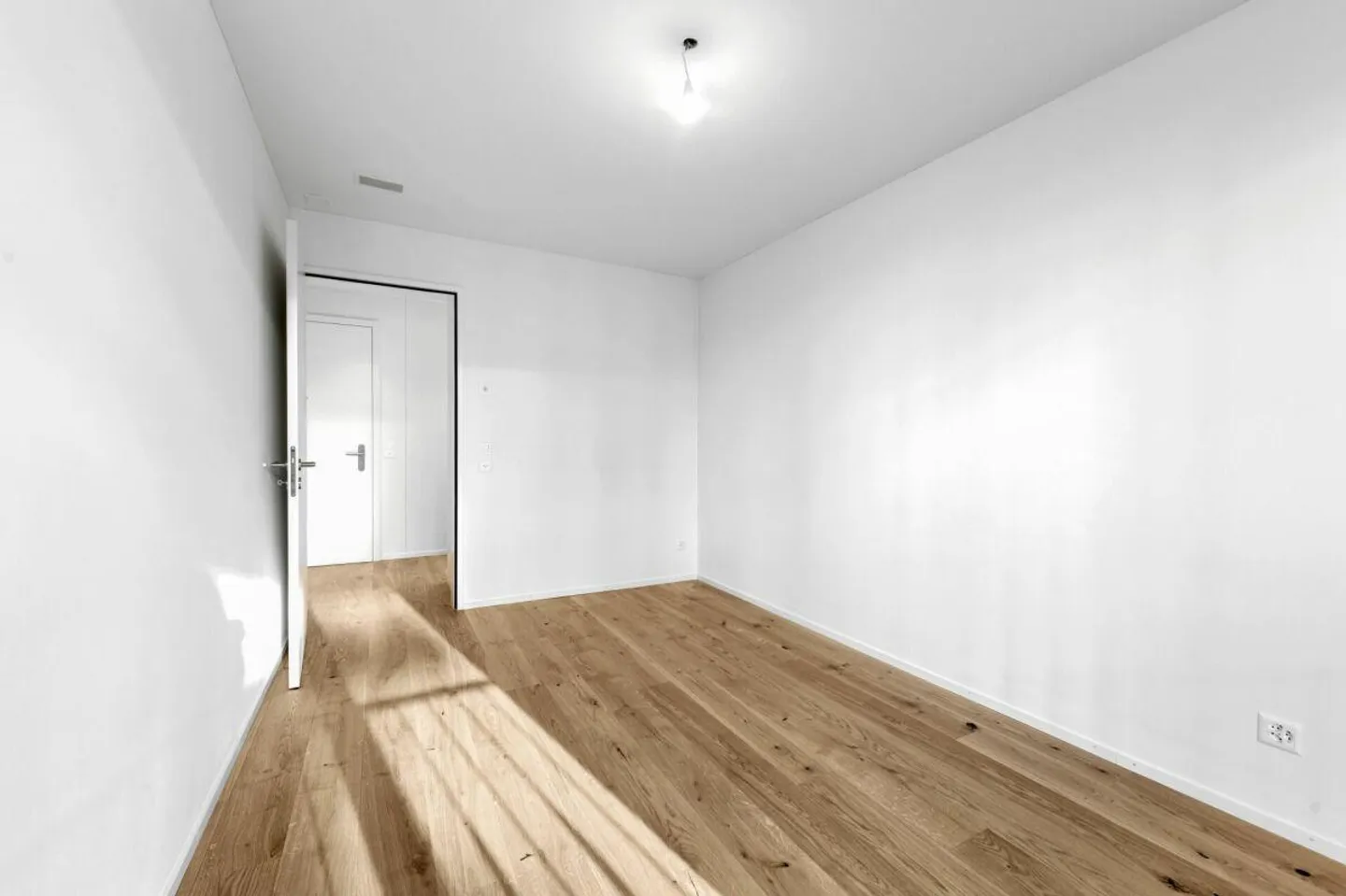 Urban Living with High Quality of Life in Zurich (District 9) - Photo 11 of 22