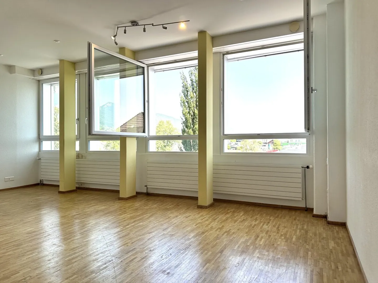 STUDIO LUMINEUX AVEC TERRASSE SUR LE TOIT - Photo 3 sur 7