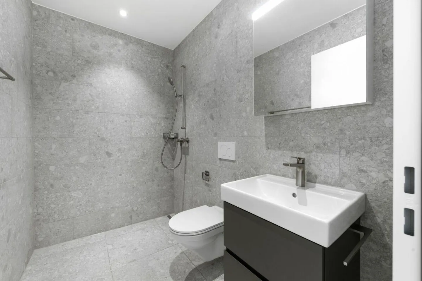 Urban Living with High Quality of Life in Zurich (District 9) - Photo 13 of 22