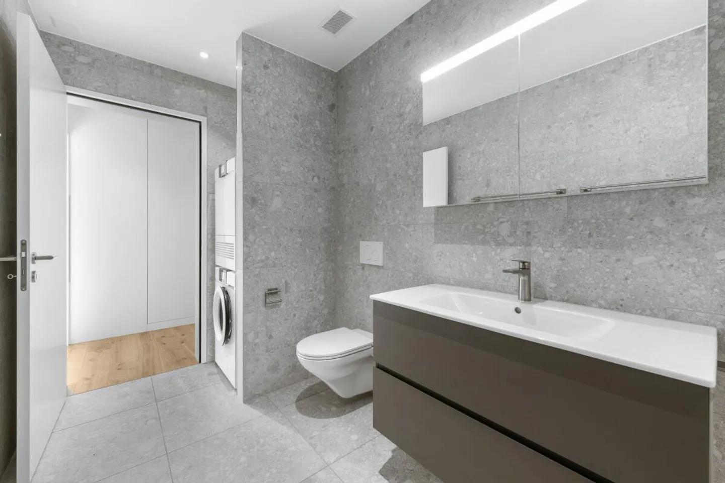 Urban Living with High Quality of Life in Zurich (District 9) - Photo 16 of 22