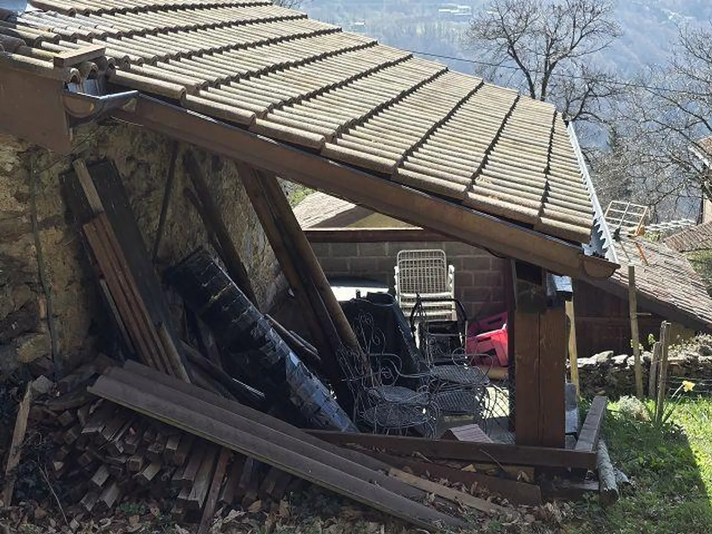 rustico di 3 loc. piccolo terreno molto soleggiata, tranquilla, con bella vista - Foto 16 di 32
