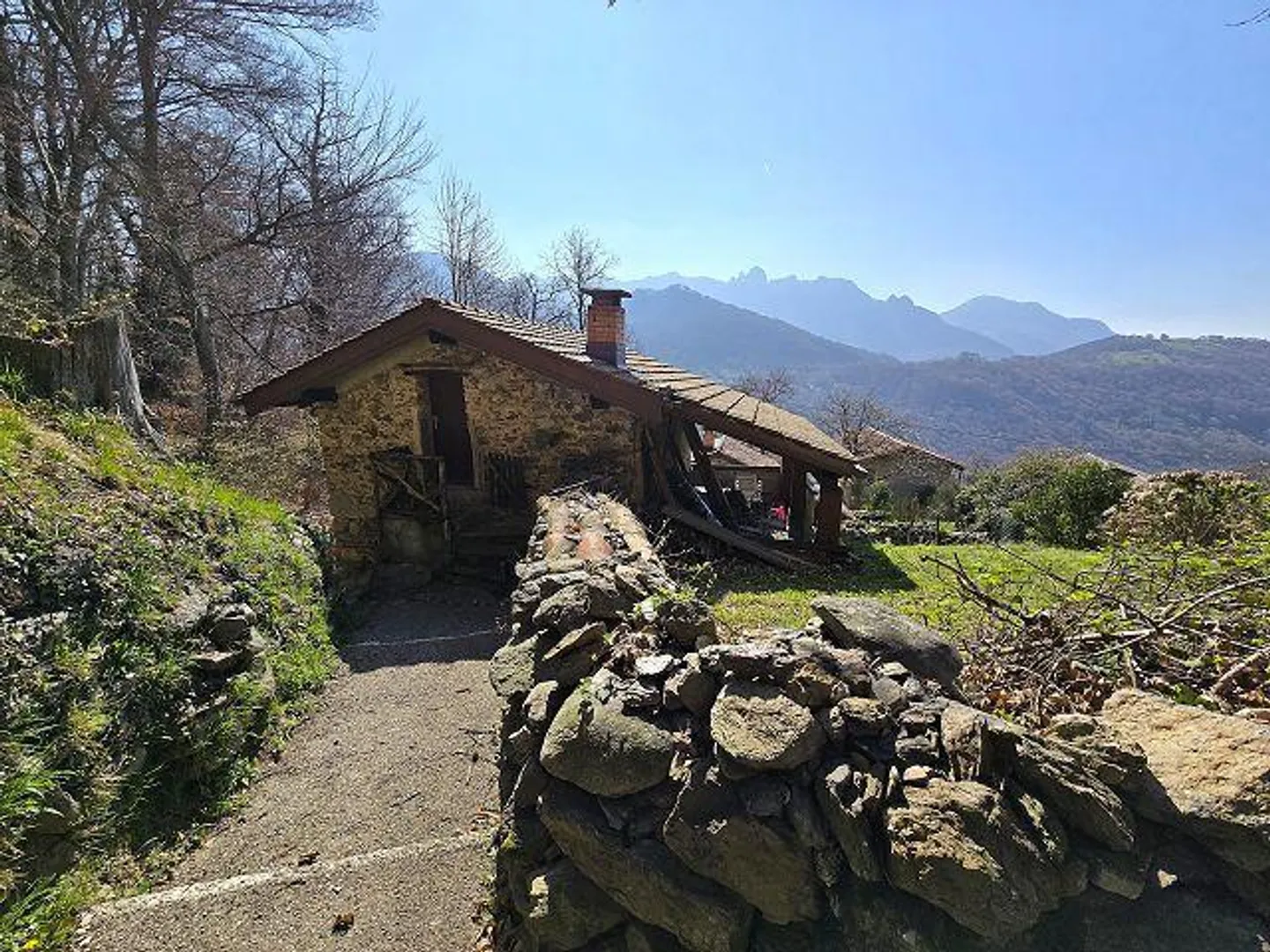 rustico di 3 loc. piccolo terreno molto soleggiata, tranquilla, con bella vista - Foto 19 di 32