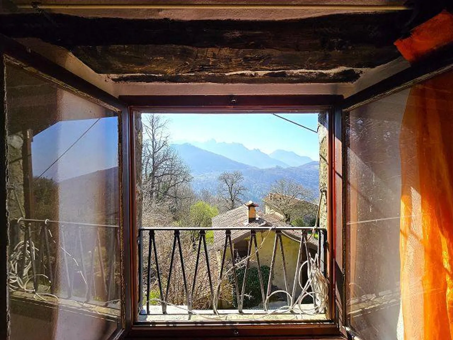 rustico di 3 loc. piccolo terreno molto soleggiata, tranquilla, con bella vista - Foto 21 di 32