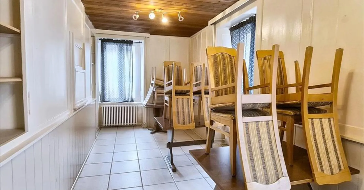 Mixed-use building for rent - Photo 7 of 13