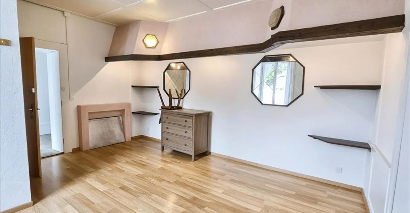 Mixed-use building for rent - Photo 8 of 13