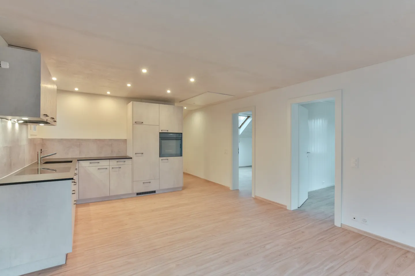 Renovated two-family house with plenty of space and beautiful garden - Photo 11 of 13