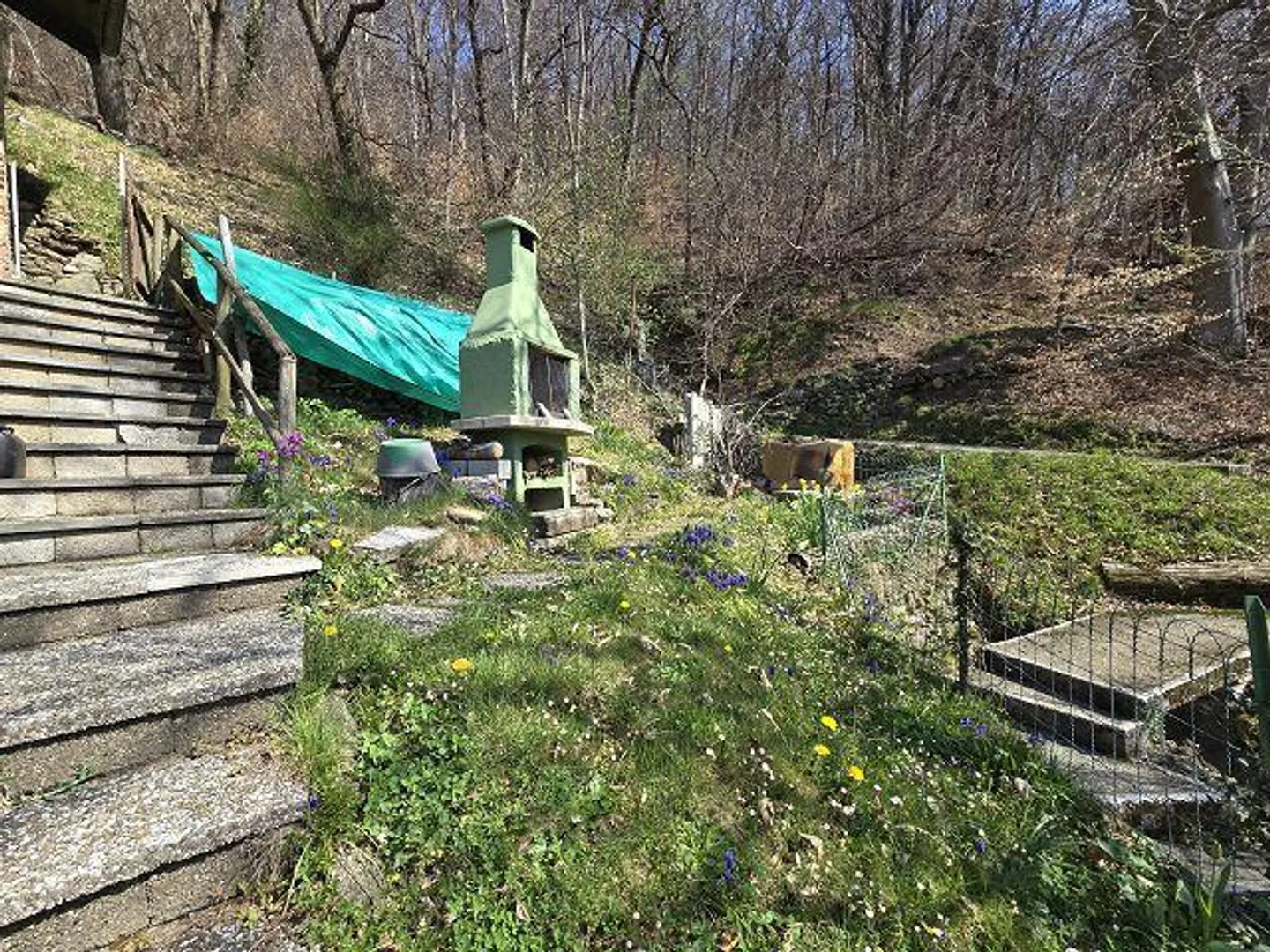 rustico di 3 loc. piccolo terreno molto soleggiata, tranquilla, con bella vista - Foto 25 di 32