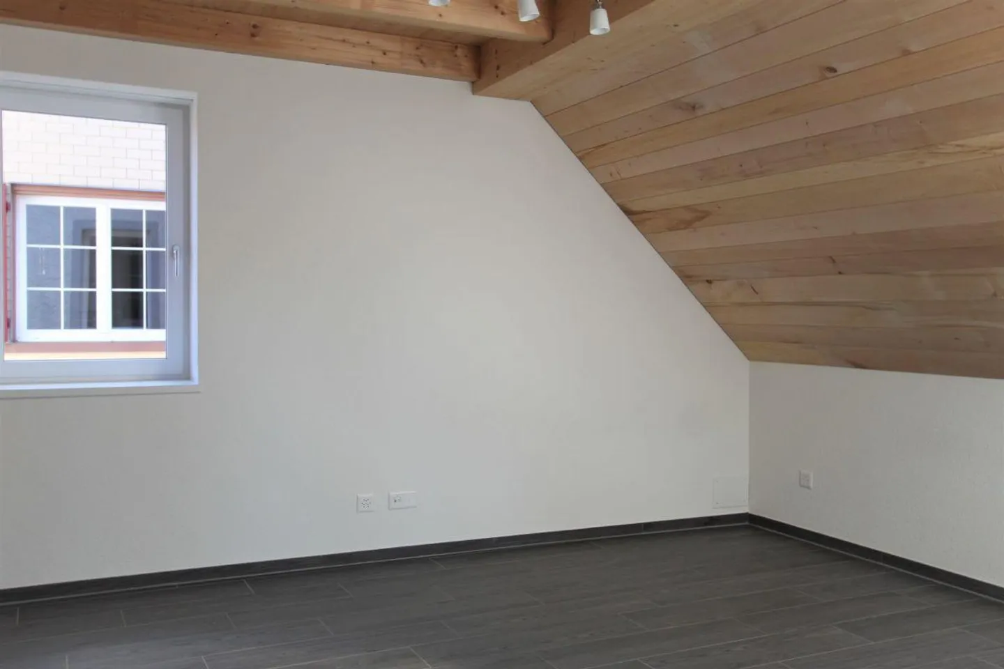 Appartamento moderno con balcone - Foto 8 di 12