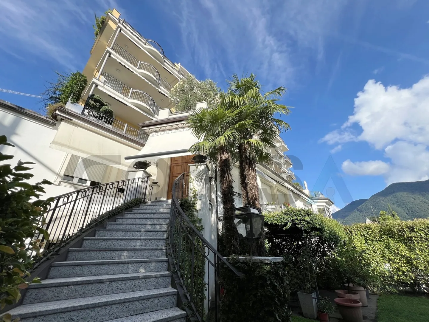 CASTAGNOLA Exclusif 4.5 pièces, studio de 2 pièces et jardin - Photo 1 sur 12