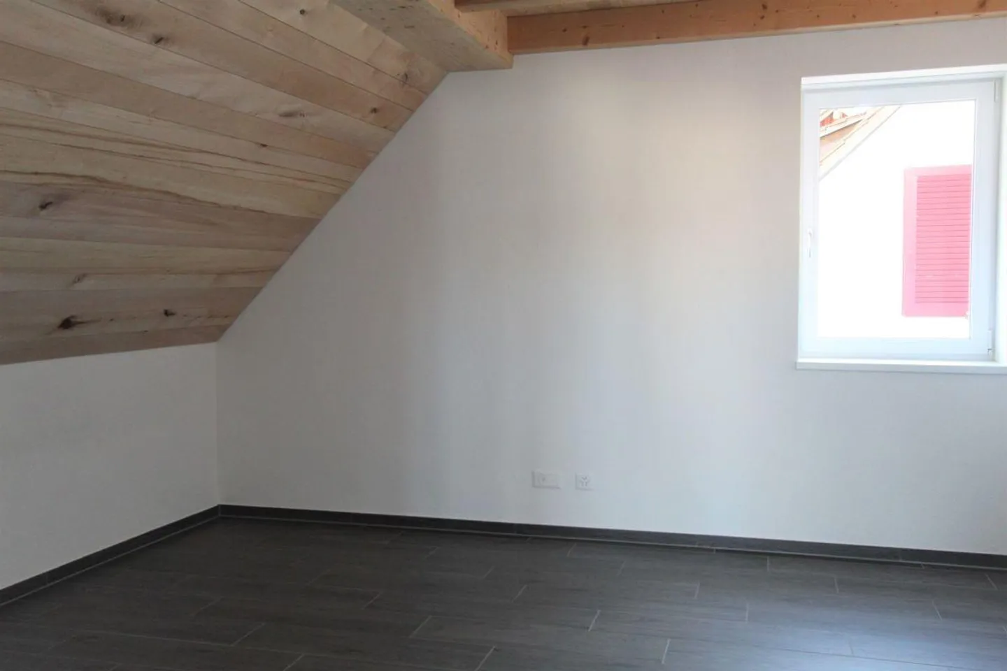 Appartamento moderno con balcone - Foto 9 di 12