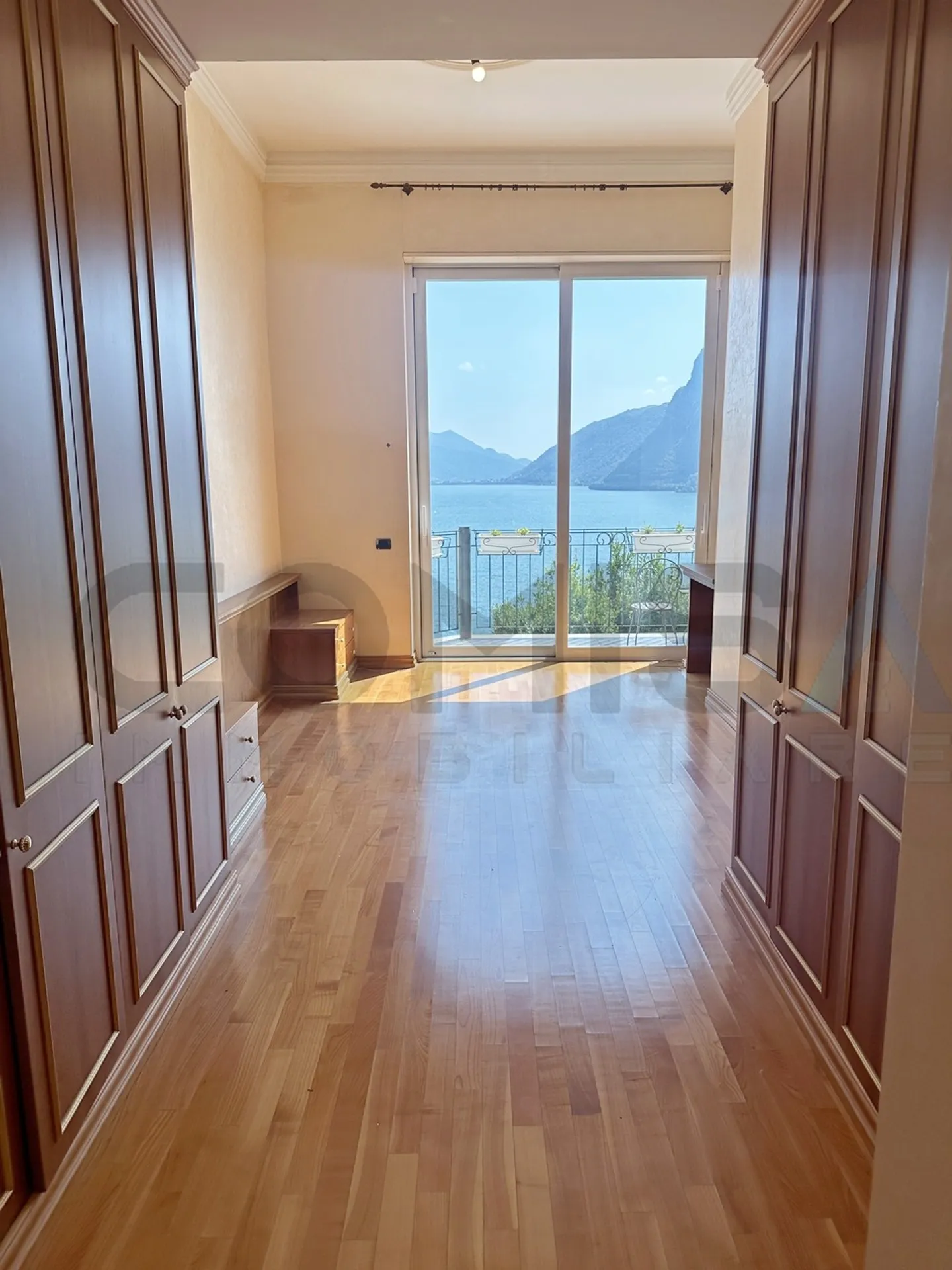CASTAGNOLA Exclusif 4.5 pièces, studio de 2 pièces et jardin - Photo 10 sur 12