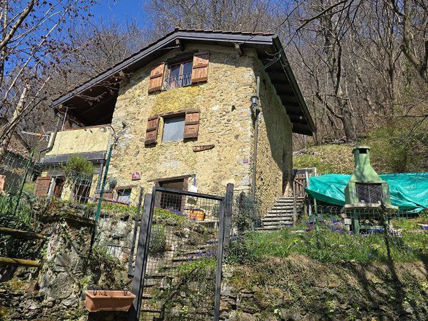 rustico di 3 loc. piccolo terreno molto soleggiata, tranquilla, con bella vista - Foto 26 di 32