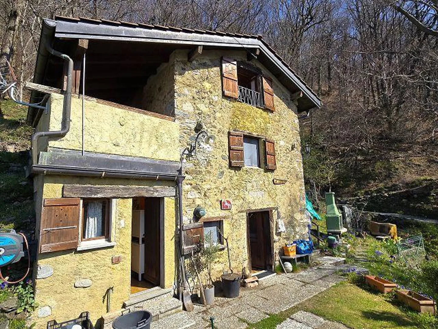 rustico di 3 loc. piccolo terreno molto soleggiata, tranquilla, con bella vista - Foto 27 di 32