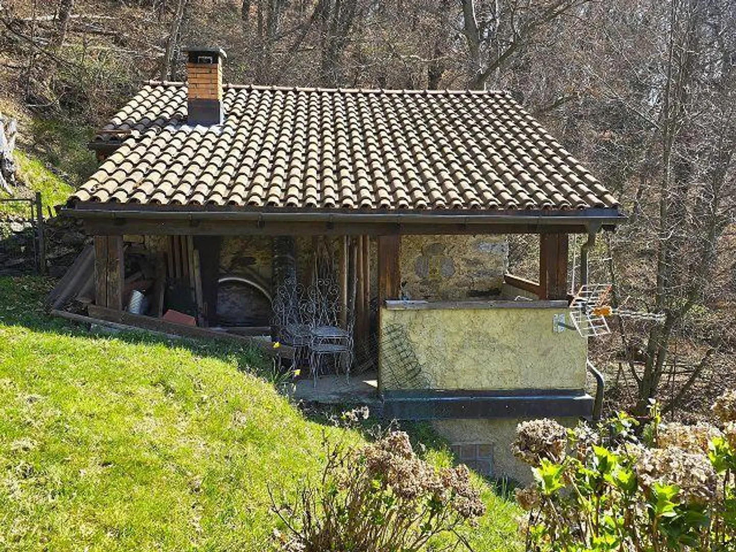 rustico di 3 loc. piccolo terreno molto soleggiata, tranquilla, con bella vista - Foto 28 di 32