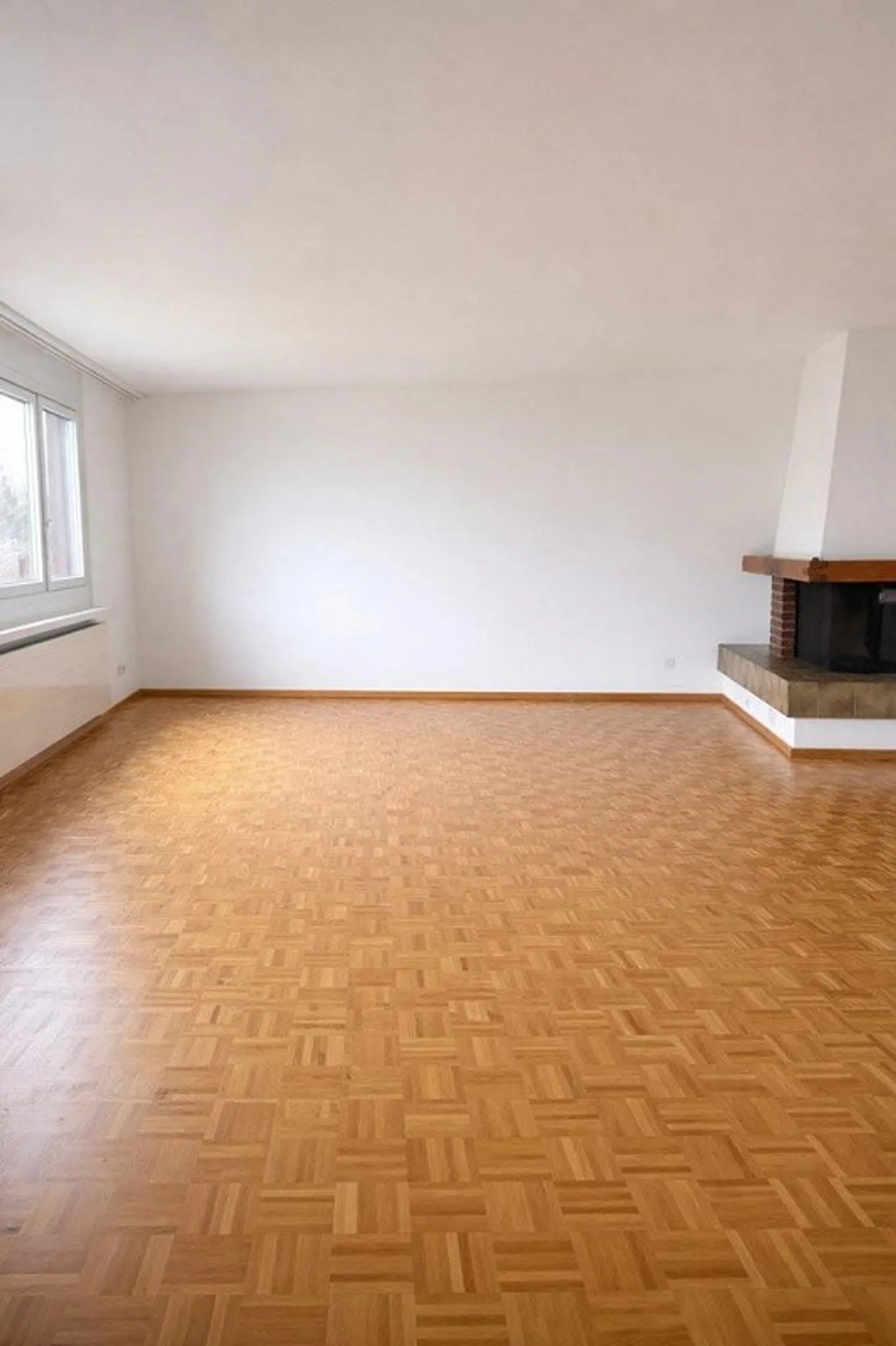 Bella appartamento di 4.5 stanze con balcone in una posizione soleggiata e tranquilla - Foto 3 di 8