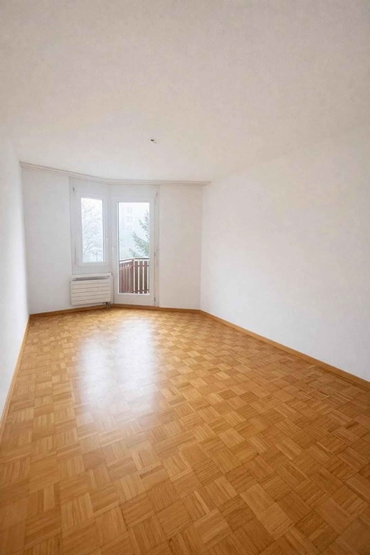 Bella appartamento di 4.5 stanze con balcone in una posizione soleggiata e tranquilla - Foto 6 di 8