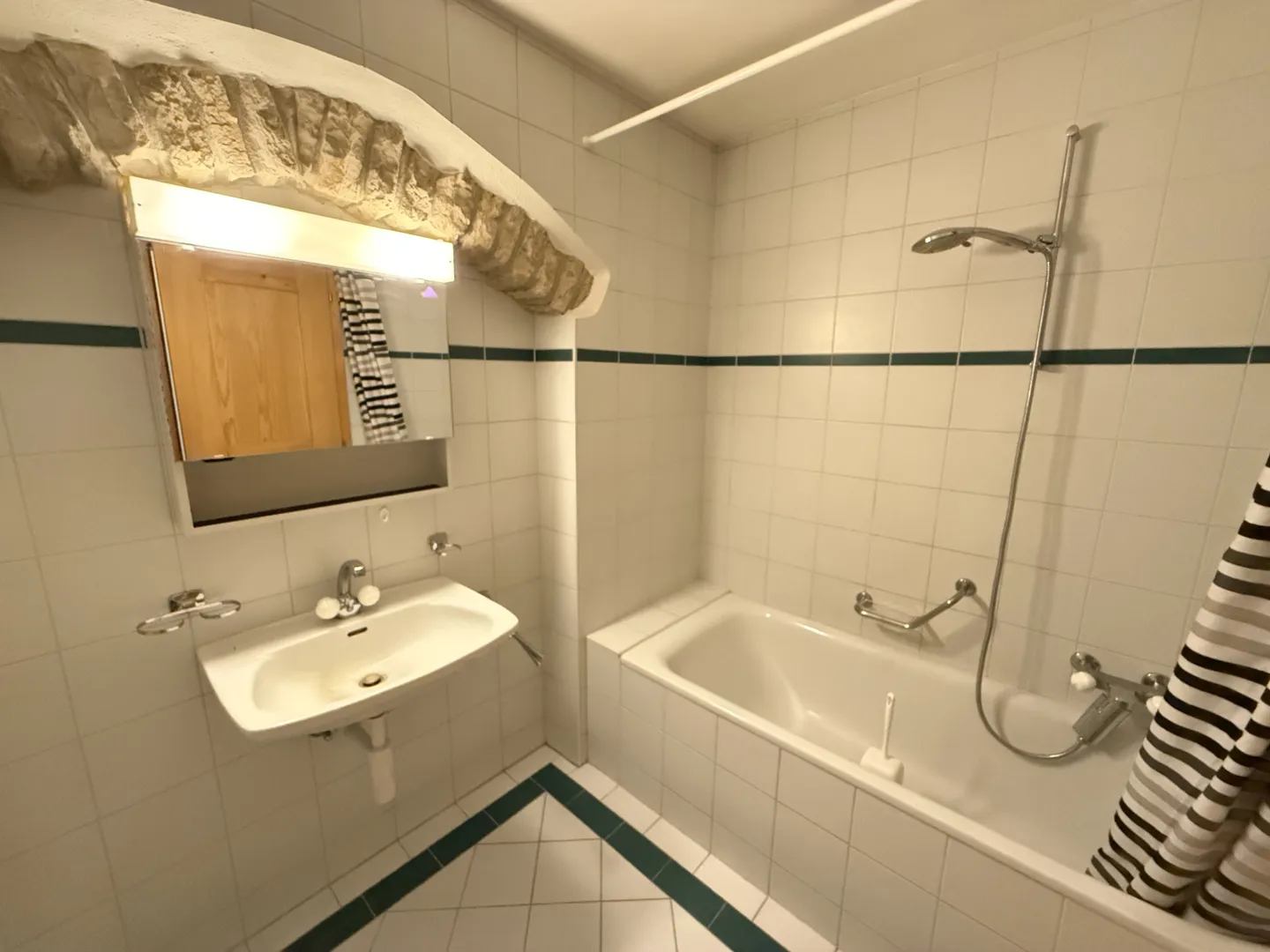 Wohngebäude in Porrentruy - Foto 38 von 40