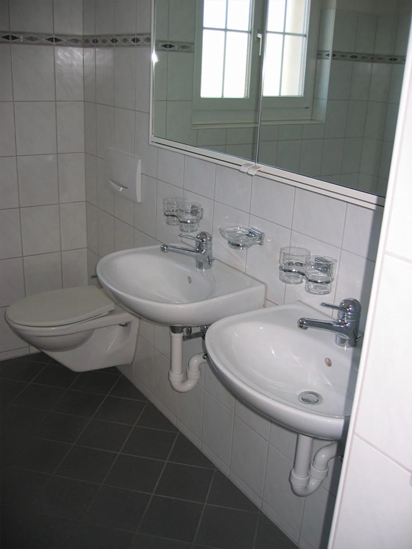 Beautiful and cozy 3.5 attic apartment - Photo 3 of 6