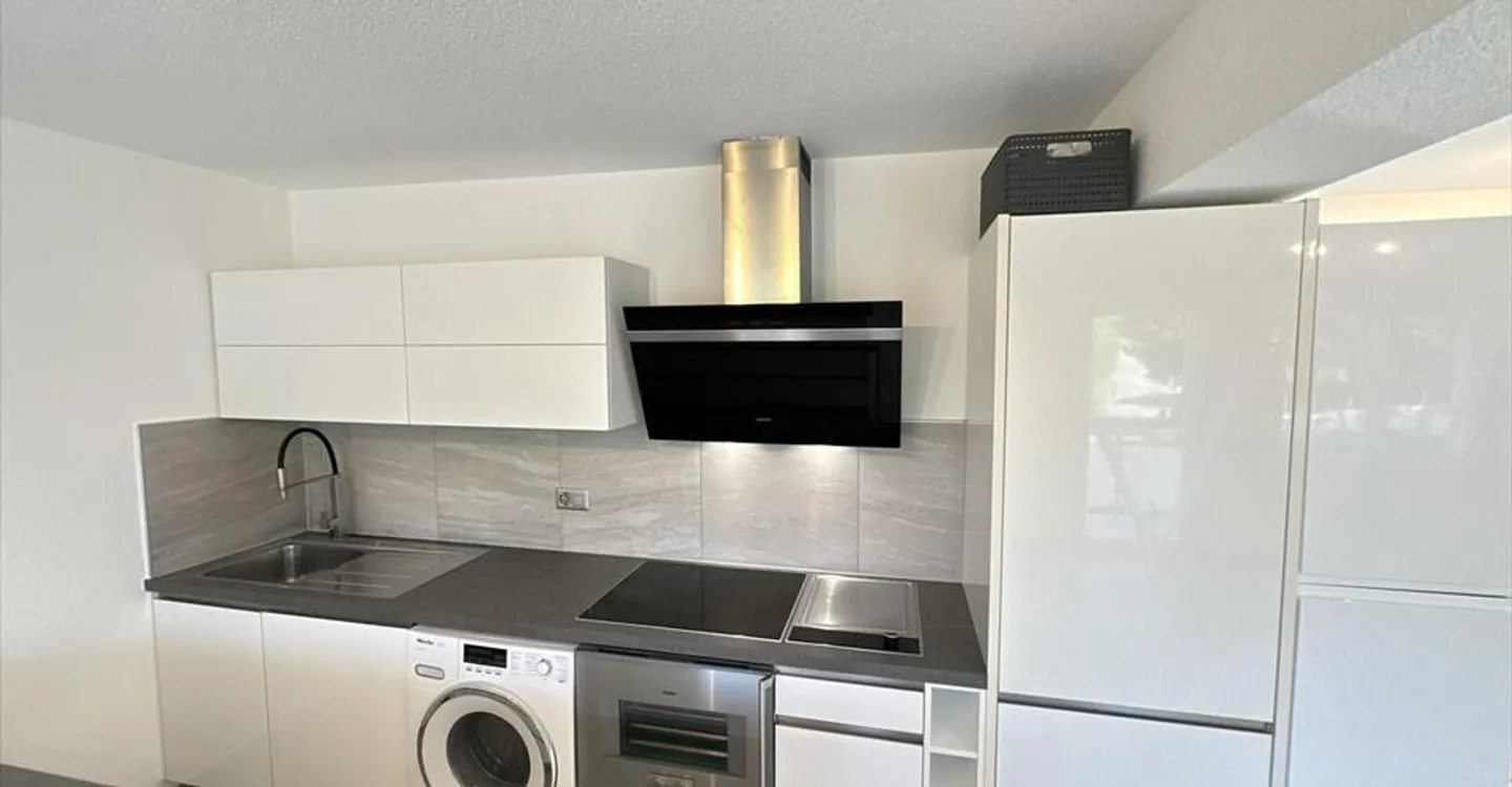 Immeuble d'appartements rénové - Photo 3 sur 12