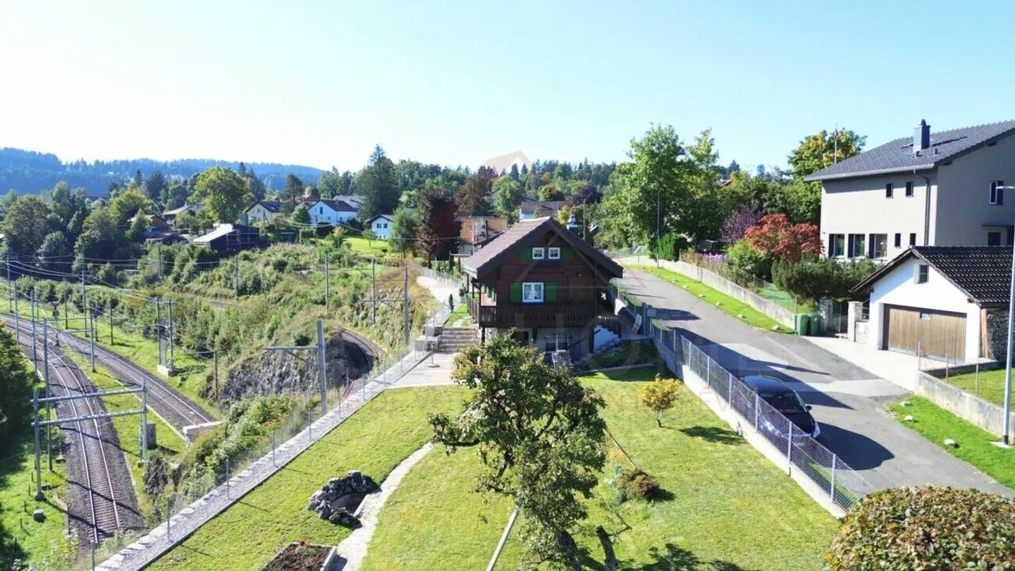 Charming detached house in La Chaux-de-Fonds - authentic character, careful renovations and current comfort - Photo 4 of 20