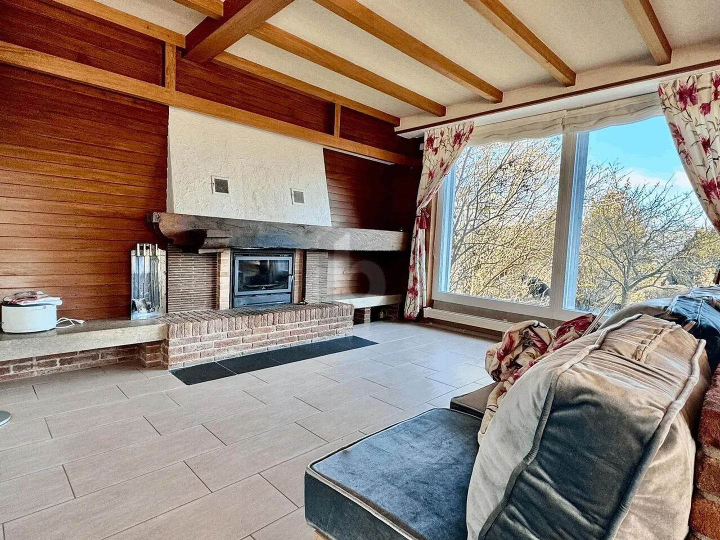 SPACIEUSE VILLA AVEC PISCINE ET GRAND JARDIN - Photo 4 sur 6