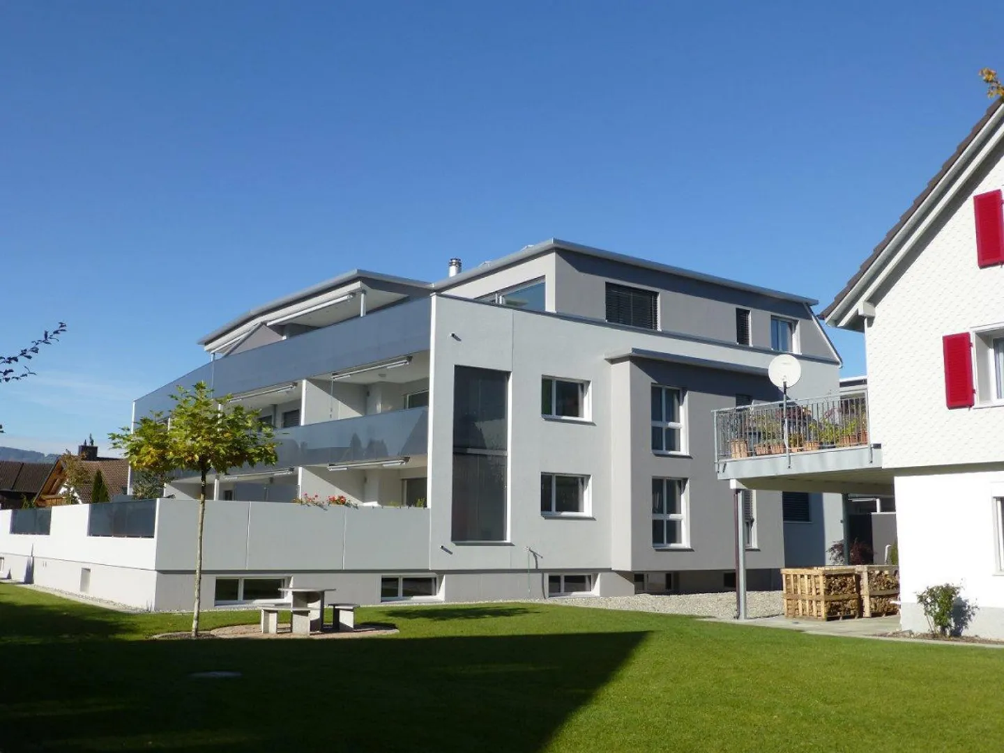 Top 3 1/2-Room Apartment Ground Floor Center with 112 m2 Terrace - Photo 1 of 11