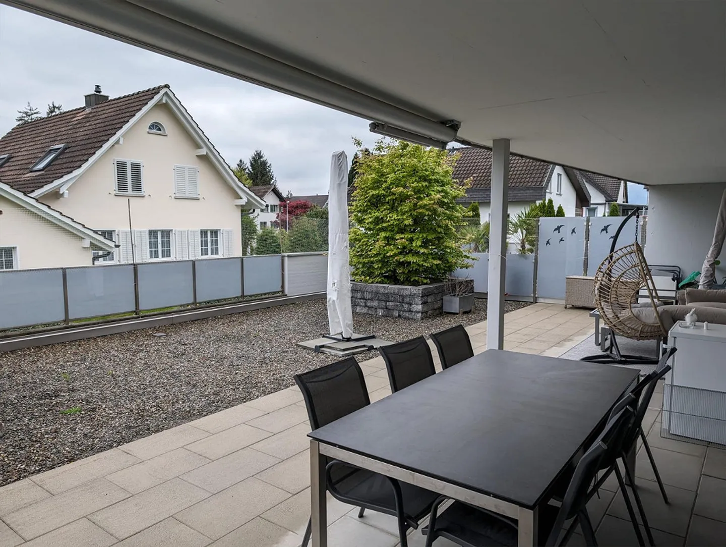 Top 3 1/2-Room Apartment Ground Floor Center with 112 m2 Terrace - Photo 10 of 11