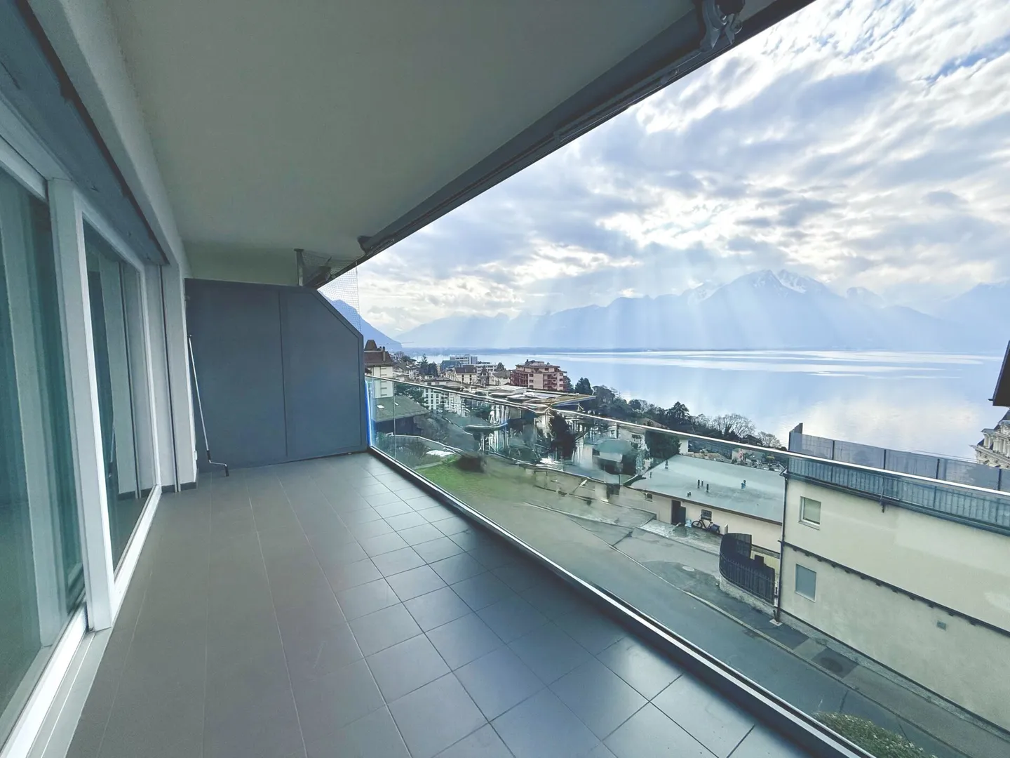 Magnifico appartamento di 3,5 locali - Vista mozzafiato sul lago - Foto 2 di 7