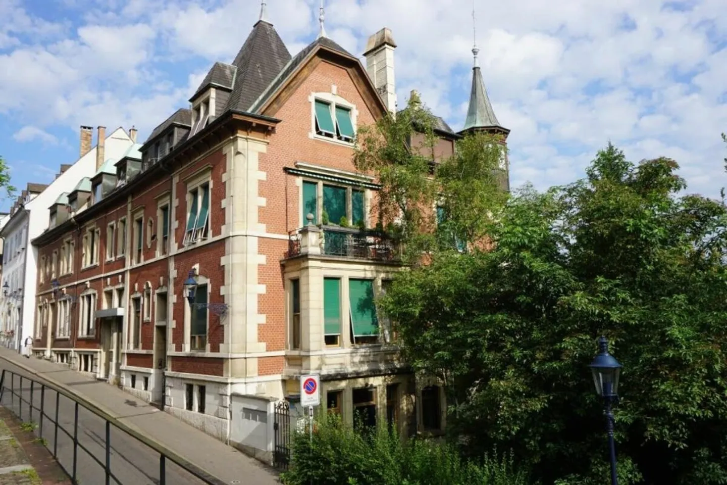 Appartamento affascinante e spazioso con 3 1/2 stanze, garage e vista sul Reno - Foto 1 di 4