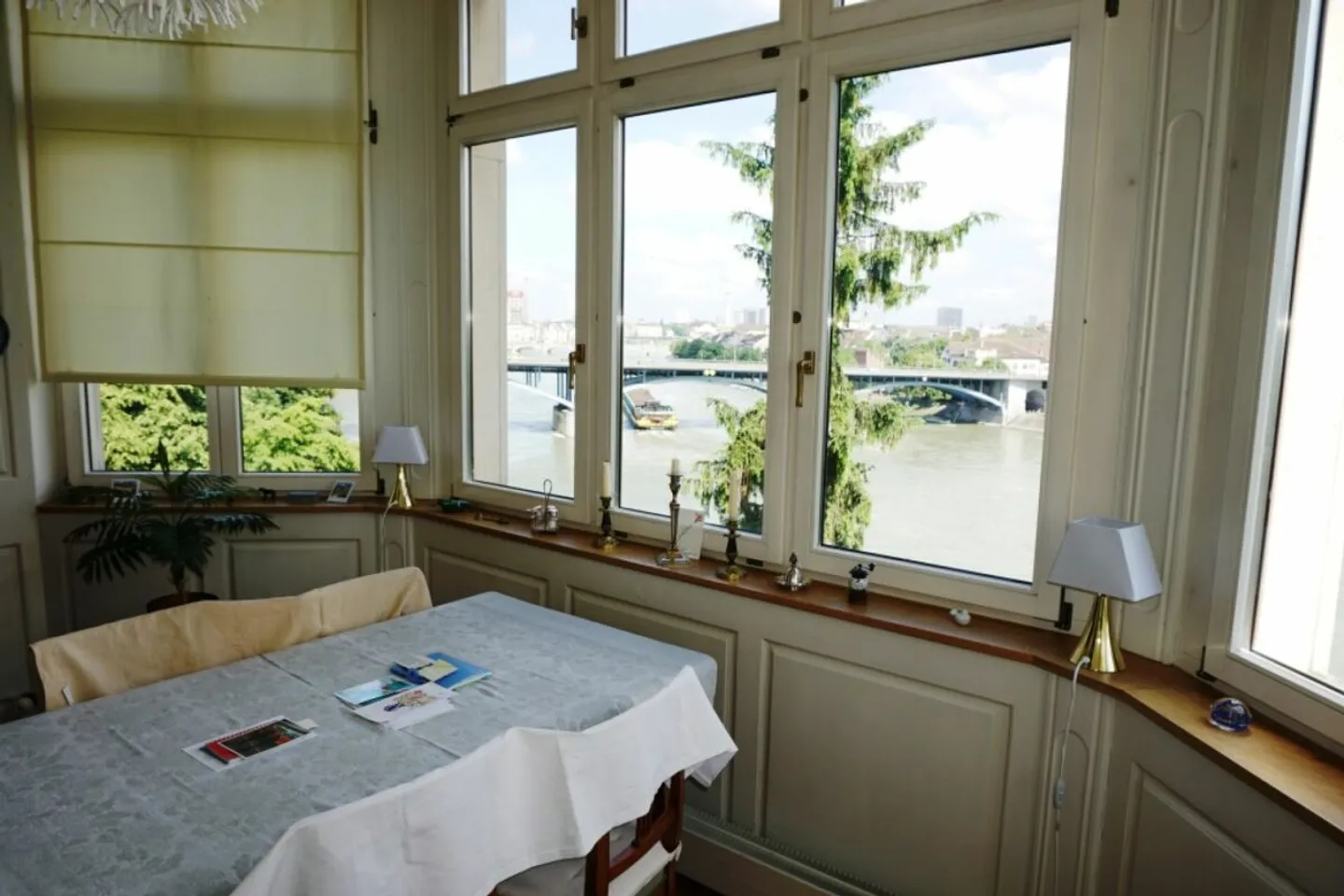 Appartamento affascinante e spazioso con 3 1/2 stanze, garage e vista sul Reno - Foto 3 di 4