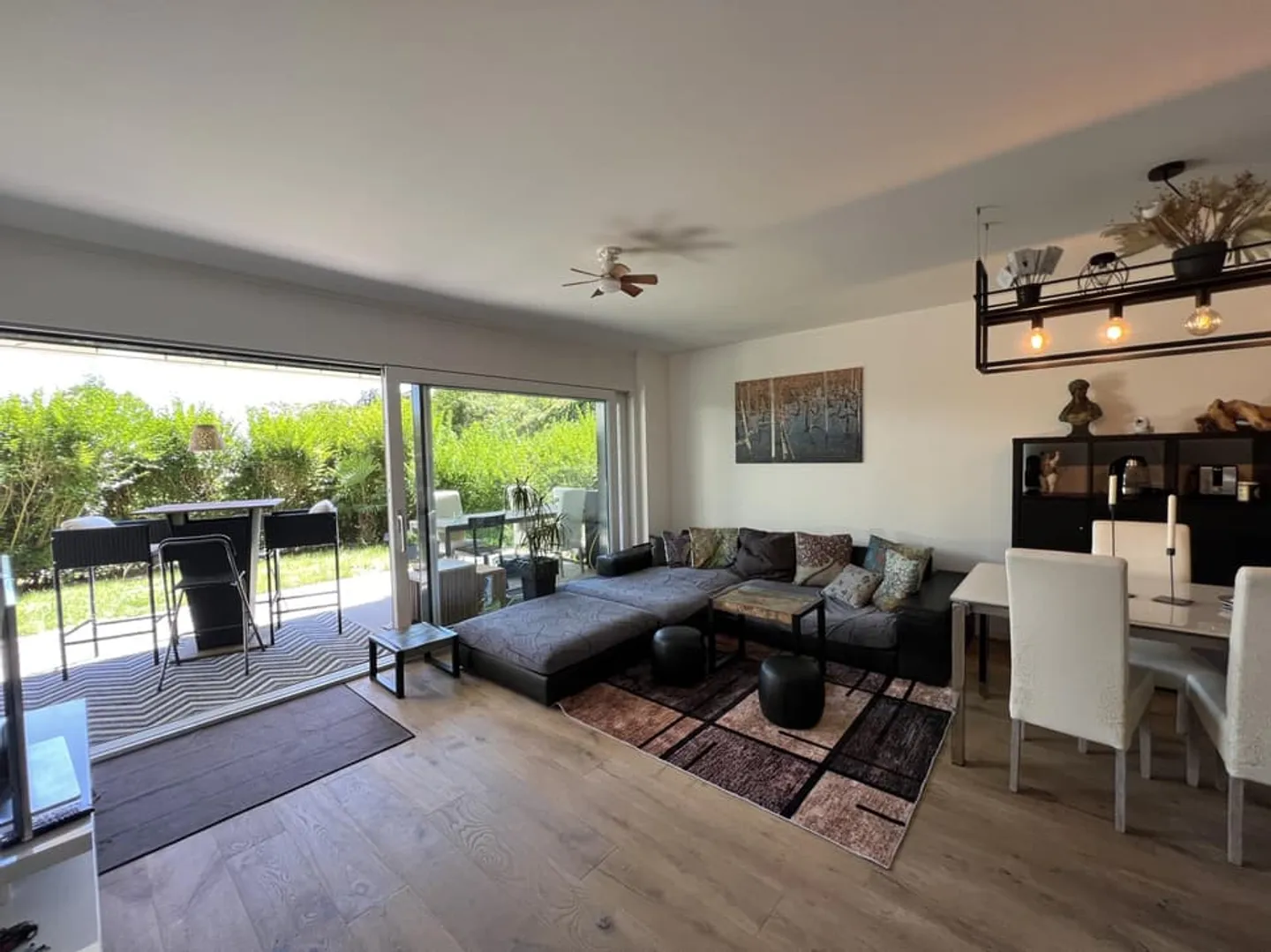 Appartement contemporain avec terrasse et jardin privatif au centre de Neuchâtel - Foto 4 di 13