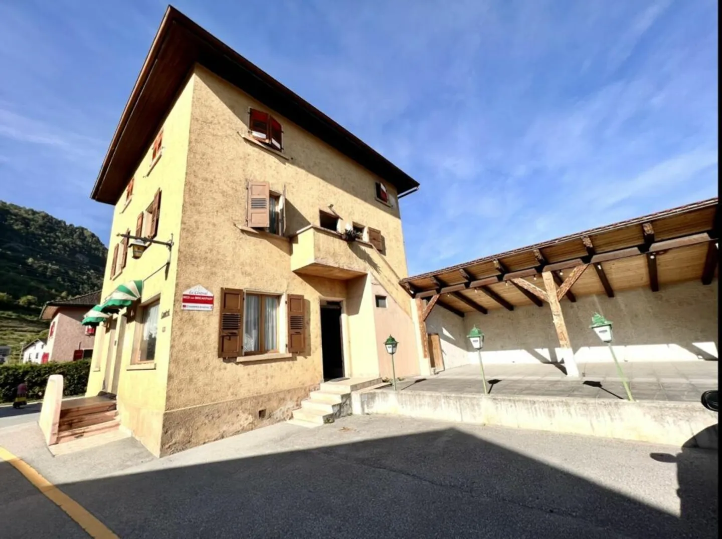 Casa nel villaggio con 15 camere a Grône - Foto 2 di 20