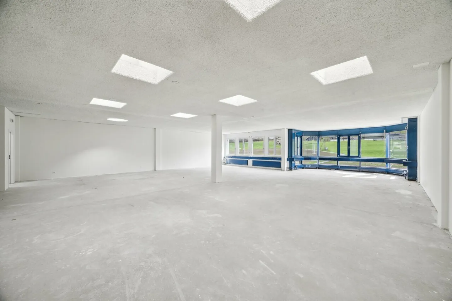 Espace de bureau/commercial de 186,2 m² dans un emplacement privilégié entre ZH, ZG et LU - Photo 4 sur 8