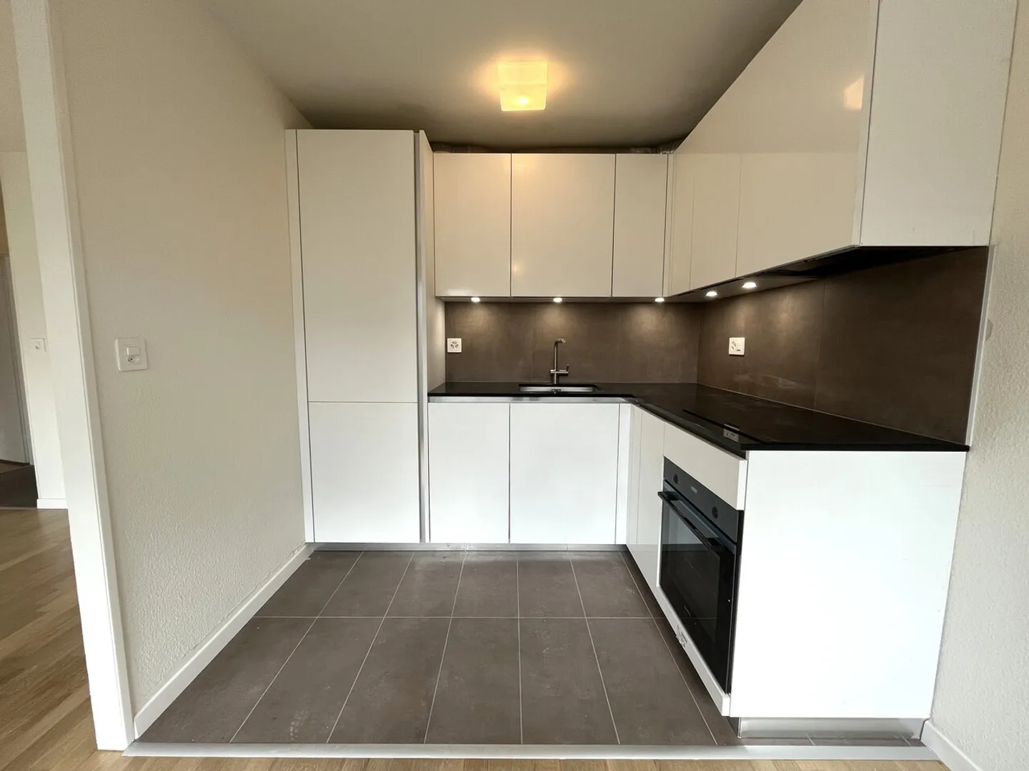 Magnifique appartement rénové de 2.5 pièces à Yens - Photo 2 sur 6