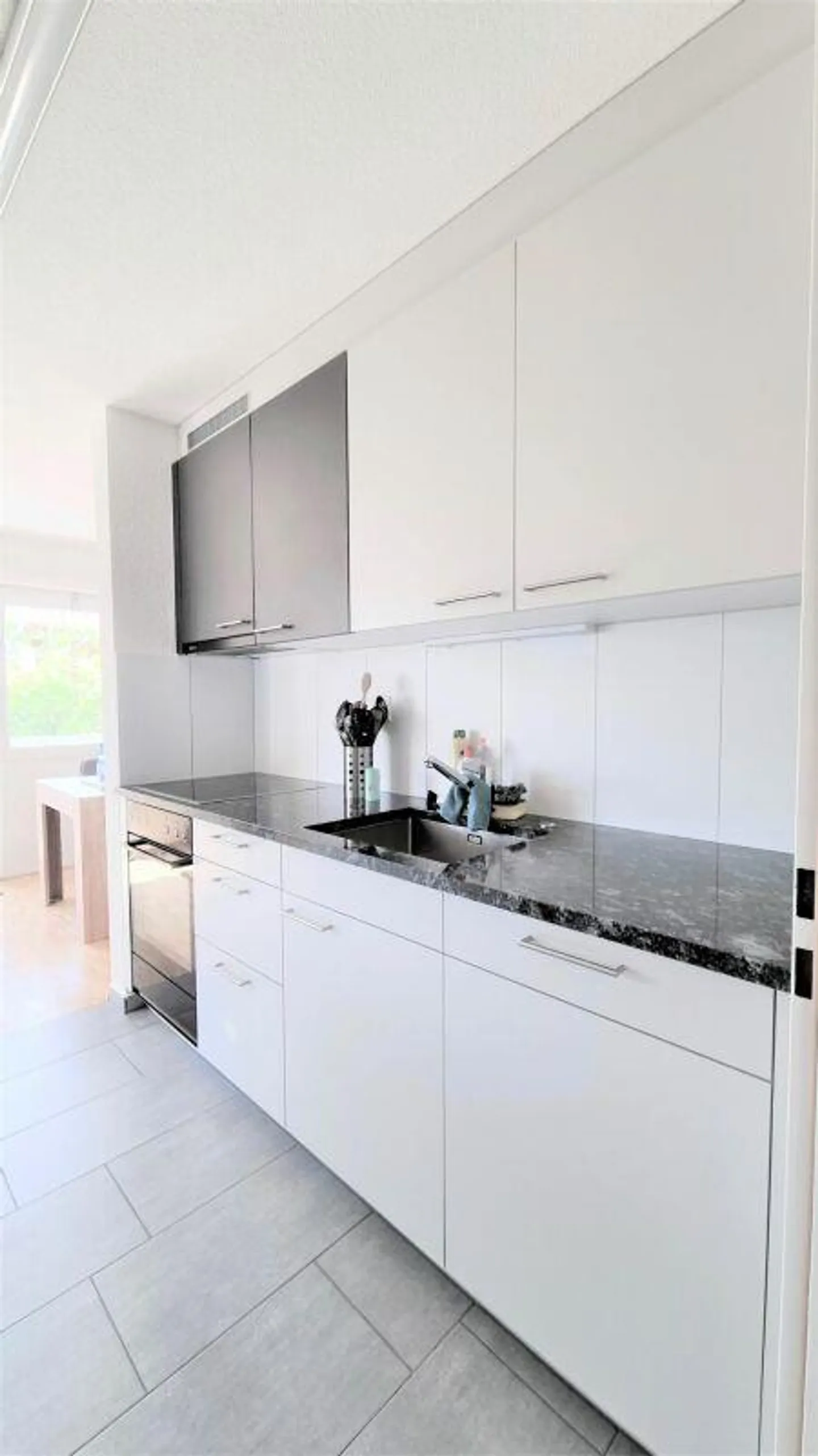 Grosse 5.5 Zimmer Wohnung mit Balkon in Bahnhofsnähe - Foto 3 von 12