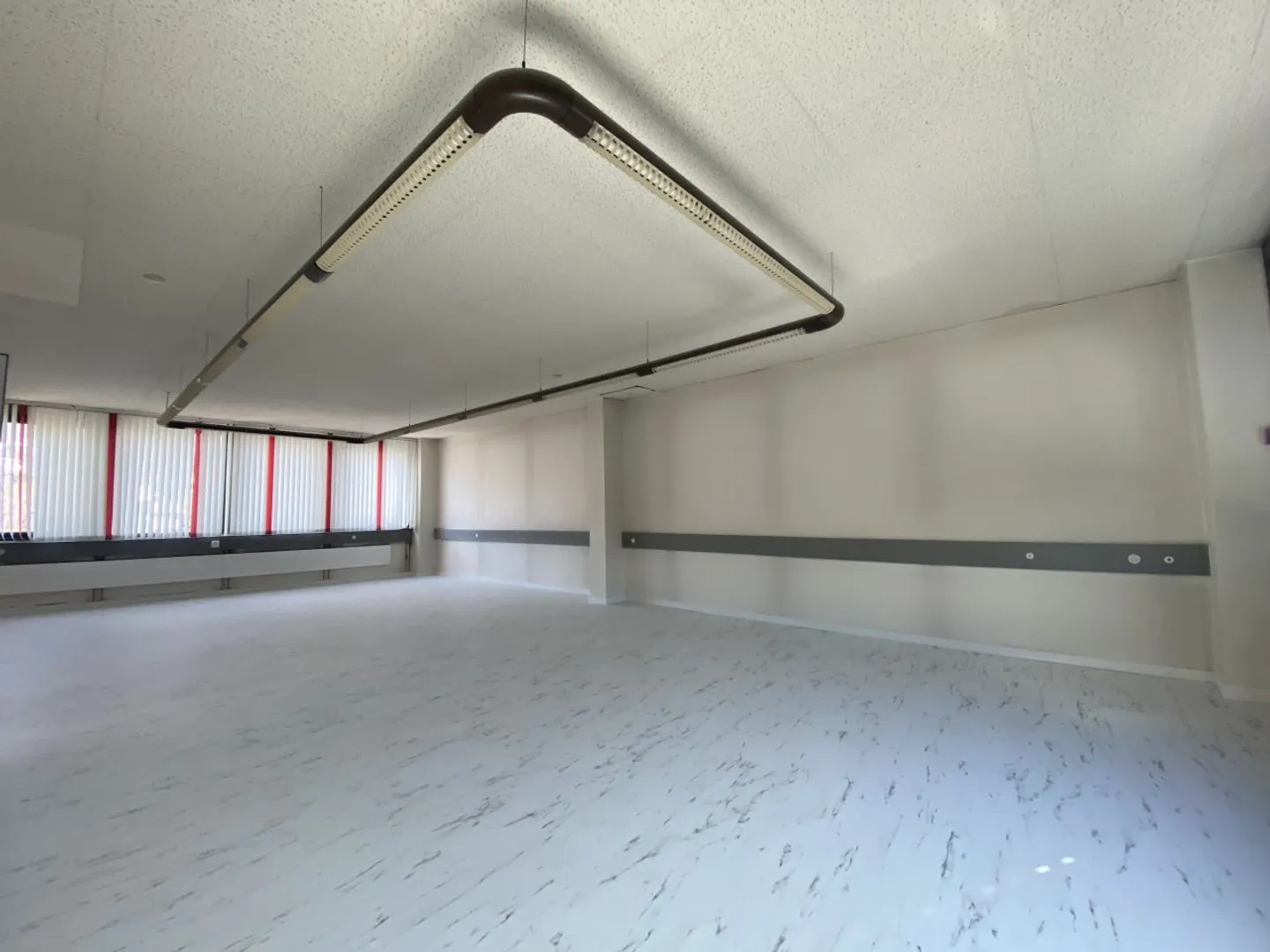 Grande ufficio a Neuchâtel / Studio medico - Foto 1 di 10