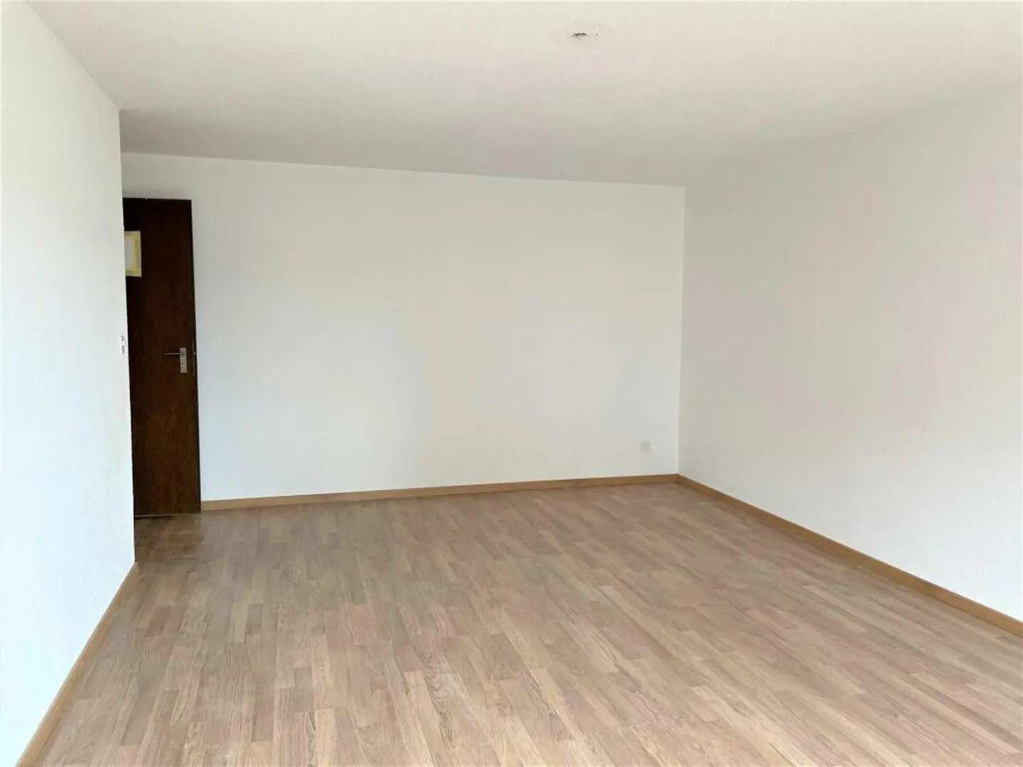 Grosse 5.5 Zimmer Wohnung mit Balkon in Bahnhofsnähe - Foto 9 von 12