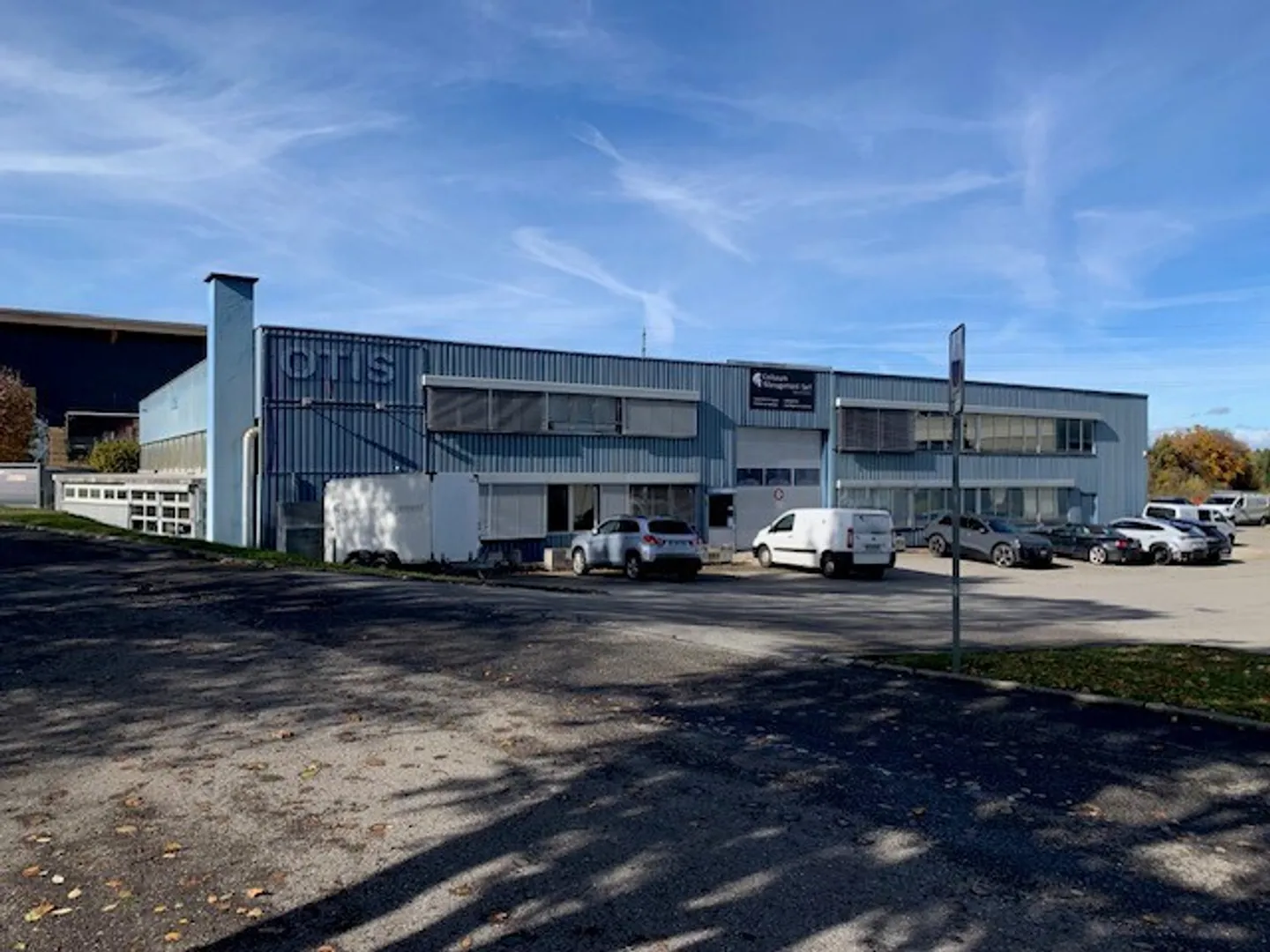 Verwaltungsbüros in Industriegebiet (2 Minuten von der Autobahn) - Foto 1 von 13