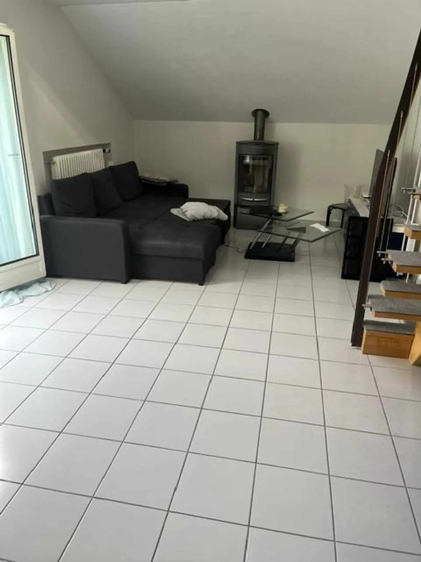 Refined 3-room apartment with gallery - Photo 3 of 12