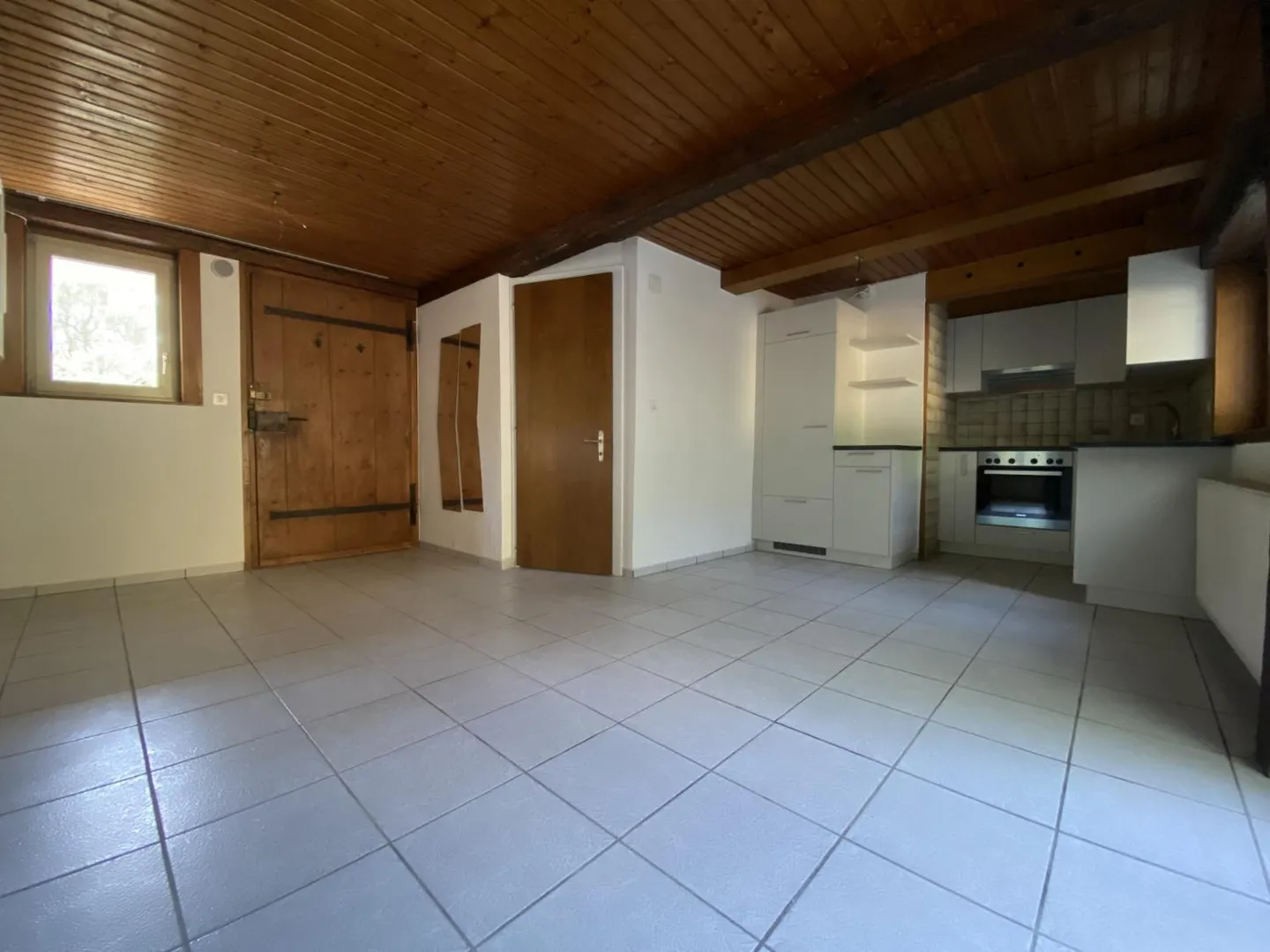 Two-room apartment with terrace on the ground floor - Photo 2 of 6