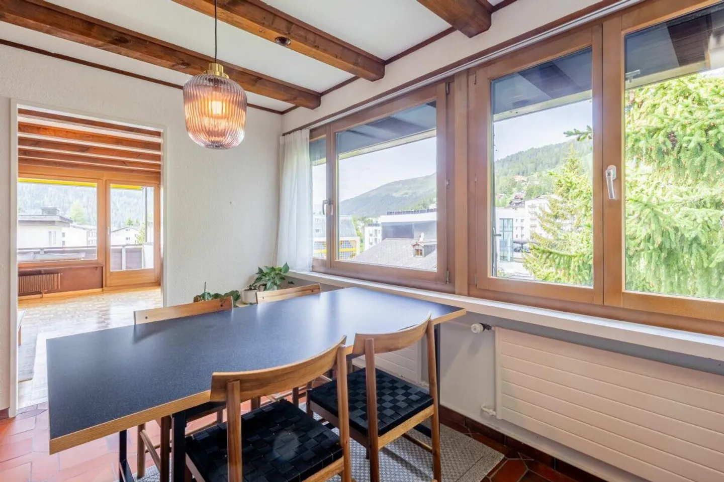 Charming 2.5-room attic apartment in the Bündaquartier - Photo 1 of 9