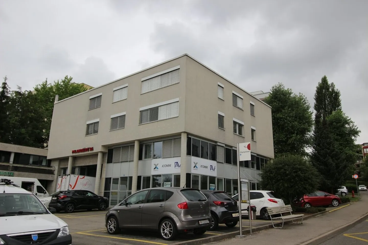 COMMERCIAL OR ADMINISTRATIVE SPACE WITH WINDOWS OF APPROX. 131 M² ON THE GROUND FLOOR - Photo 1 of 4