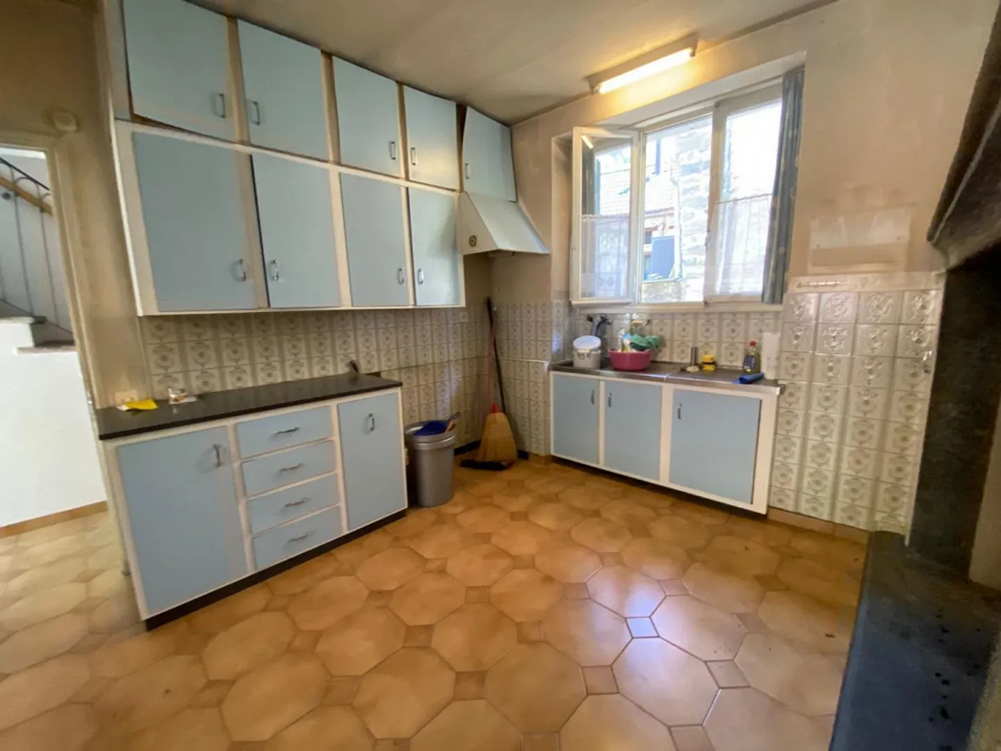 Maison dans le village - Photo 2 sur 31