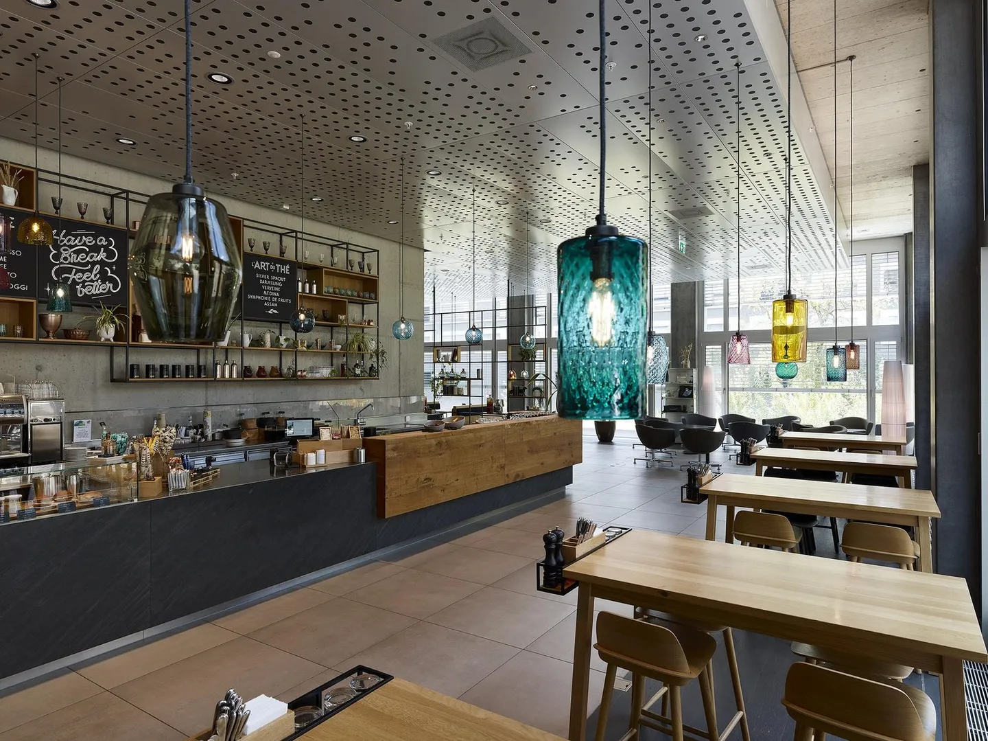 Working in Glattbrugg: Modern Office Building with First-Class Amenities - Photo 8 of 11