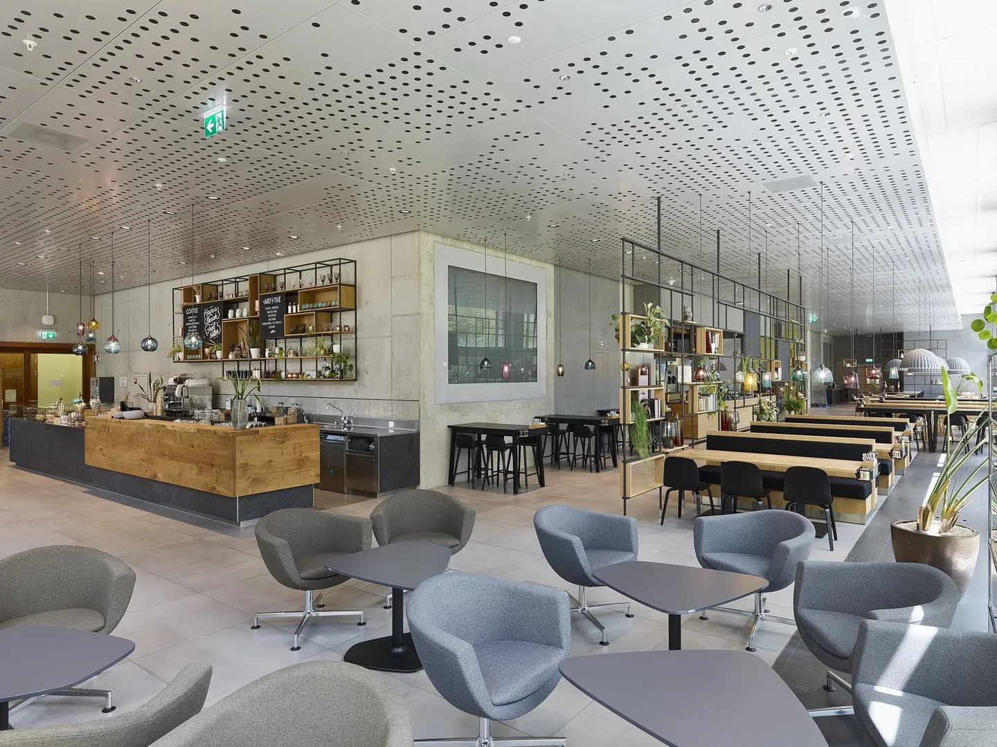 Working in Glattbrugg: Modern Office Building with First-Class Amenities - Photo 10 of 11